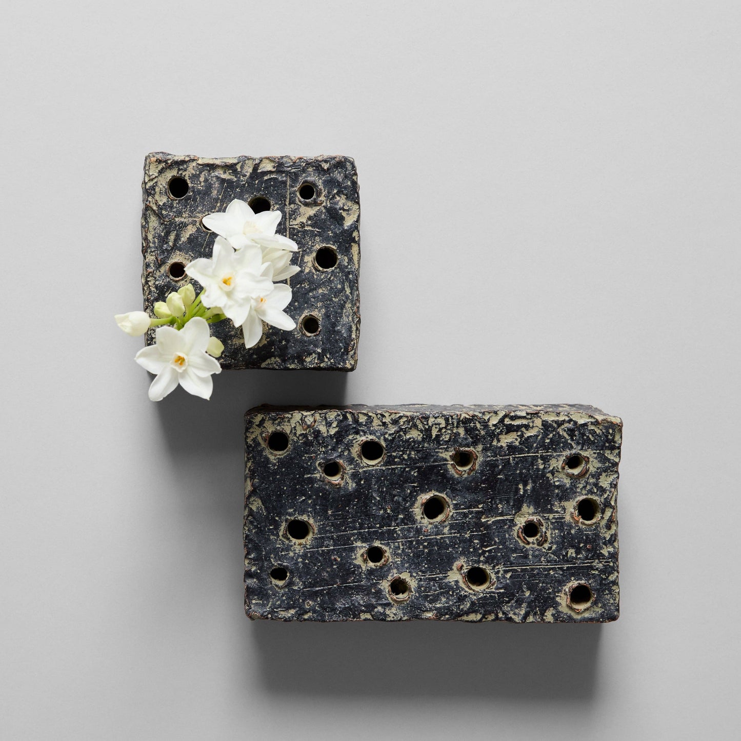 Ceramic Frogs Block: White Patina / Square